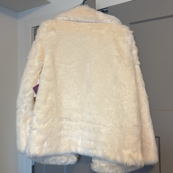 Brand new cream faux fur teddy coat never worn - Picture 3 of 3